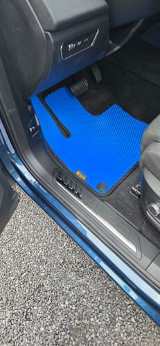 Hans M. review of E-Auto Fußmatten nach Maß - Komplettset image 2 out of 5