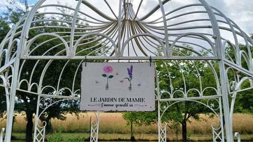 Customer photo review of L'amour grandit ici - Pancarte Personnalisée