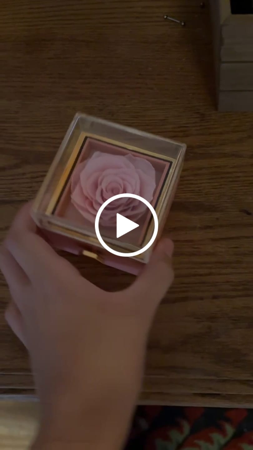 Customer video review of Eternal Rose Box - W/ S925 Necklace & Real Rose