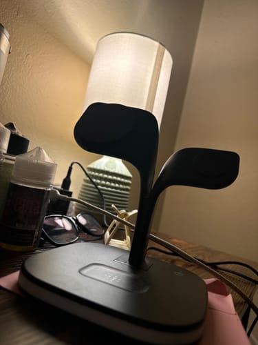 Customer photo review of 5-in-1 Magnetic Wireless Charger Stand for iPhone, Apple Watch, and AirPods