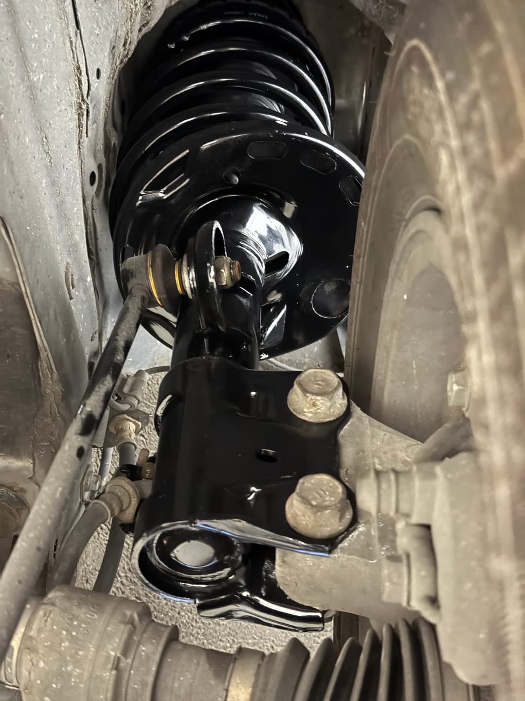 Customer photo review of 2Pcs Front Shock Absorber Assembly for 2010-2015 Toyota Prius