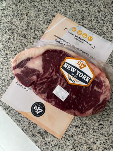 Reseña con foto de un cliente sobre New York Steak Choice