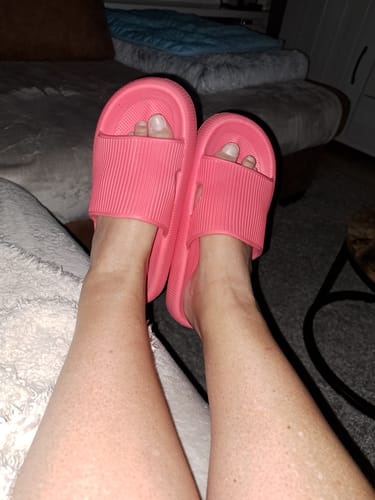 Customer photo review of HappyFlops