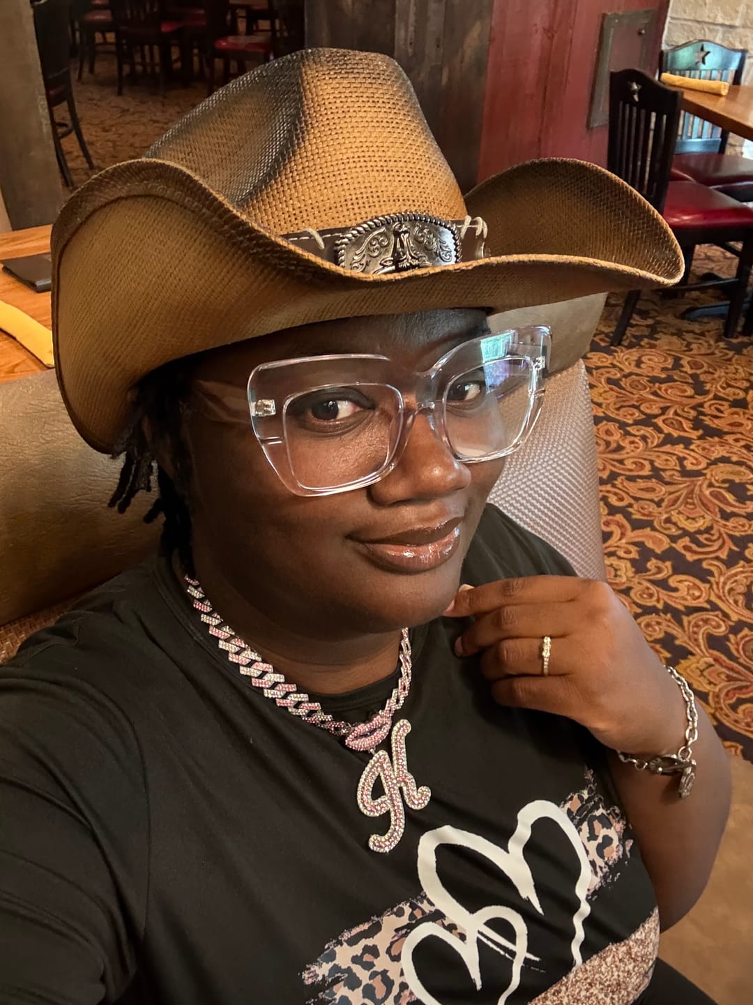 Customer photo review of LUXIIVA® PINK LIPS INITIAL PENDANT(Ready to Ship)