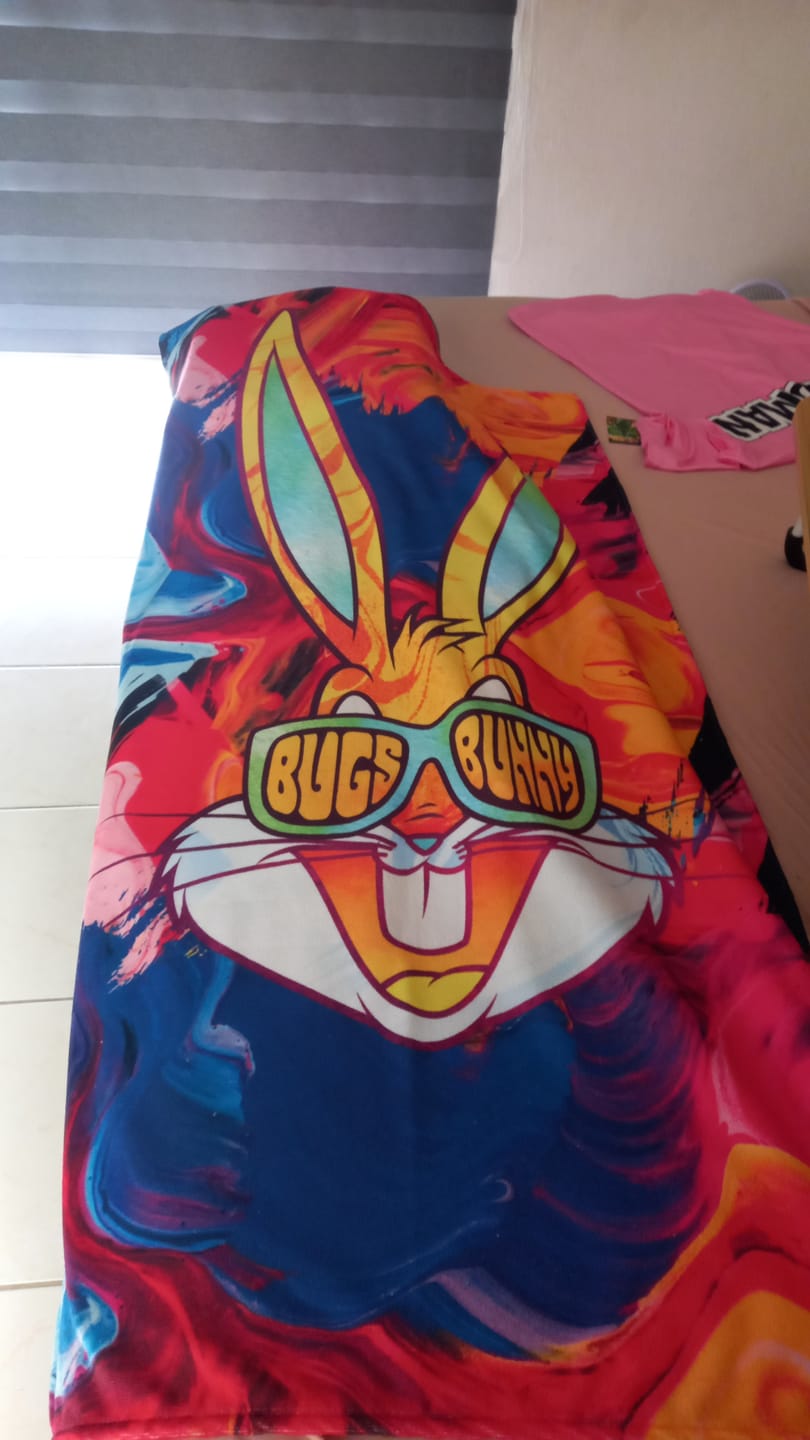 Customer photo review of Toalla Looney Tunes Bugs Bunny Cool