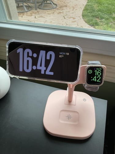 Customer photo review of 5-in-1 Magnetic Wireless Charger Stand for iPhone, Apple Watch, and AirPods