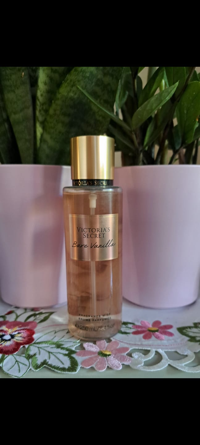 Customer photo review of Victoria's Secret Bare Vanilla