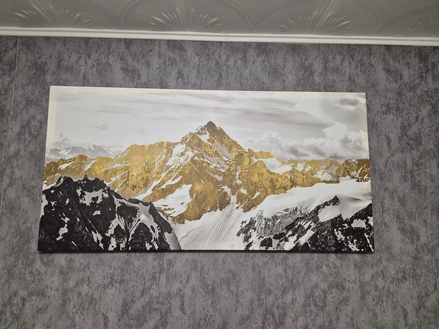 Customer photo review of Tablou peisaj munte abstract auriu si alb decoratiuni casa design interior living panza canvas fabricat in romania GOLDEN MOUNTAIN SINGLE PANEL
