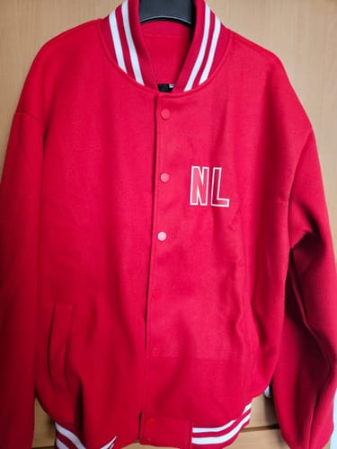 Customer photo review of Maßgeschneidertes Rot Weiß Jacke