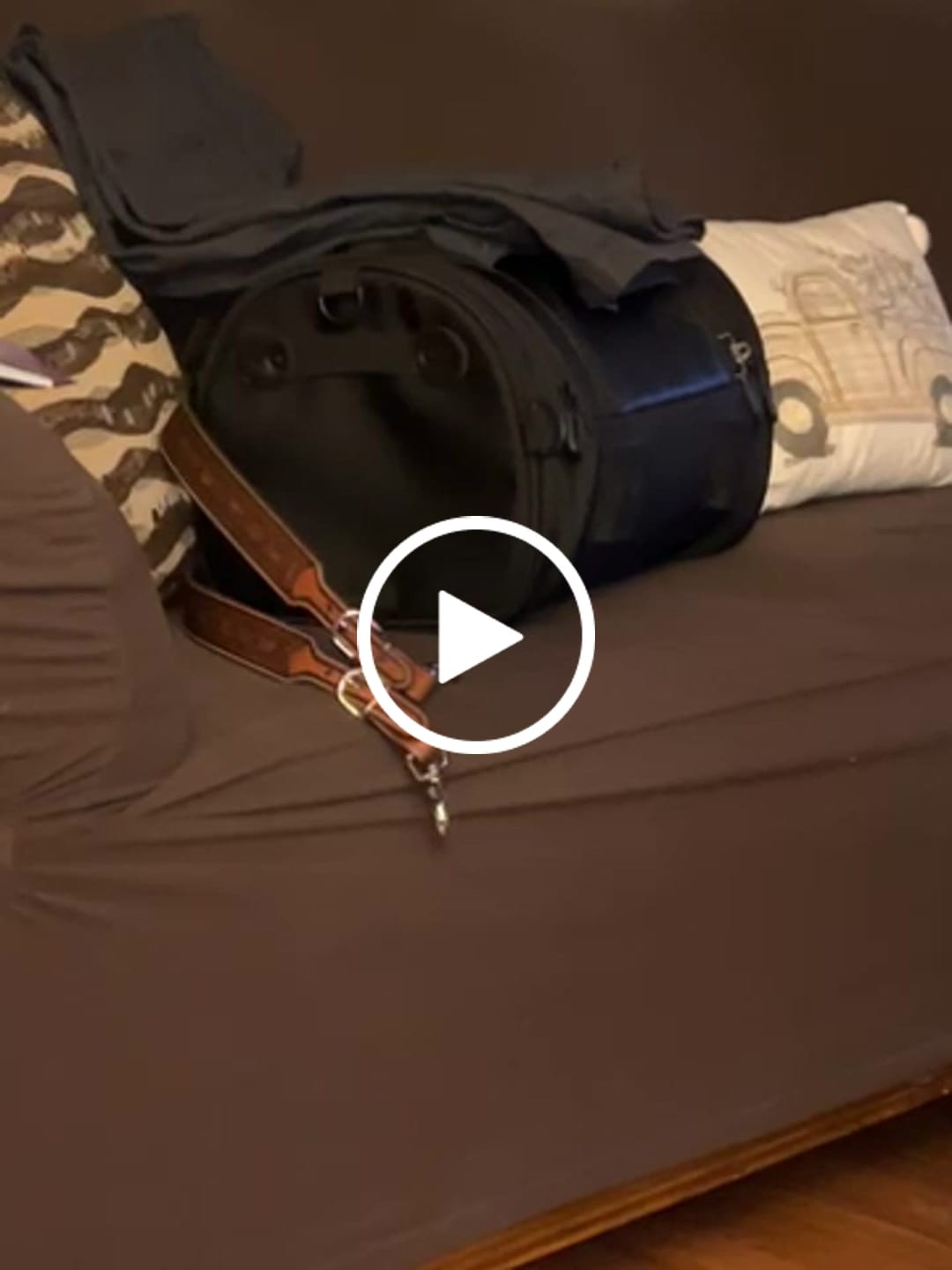 Customer video review of 20L - Axwell Medium Motorcycle Sissy Bar Bag for Harley Davidson