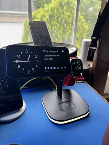 Customer photo review of 5-in-1 Magnetic Wireless Charger Stand for iPhone, Apple Watch, and AirPods