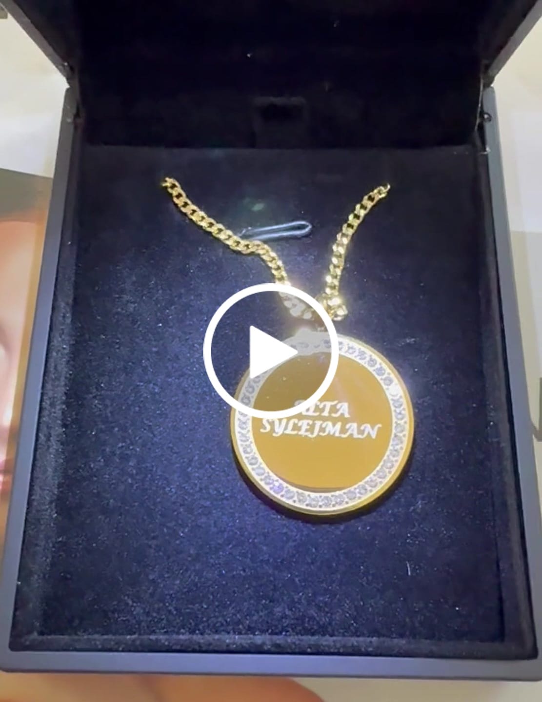 Customer video review of Nirona | Gravur Halskette