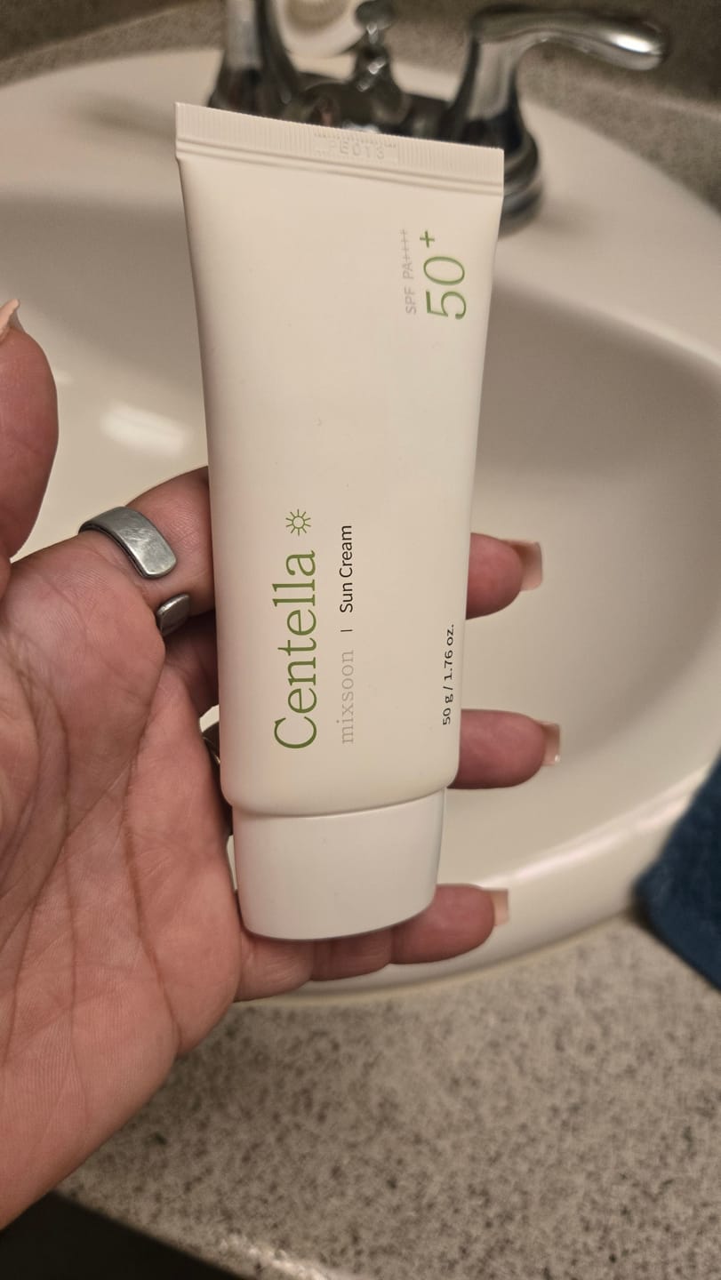 Customer photo review of [MIXSOON] Centella Suncream 50g SPF 50+ PA++++ 50g