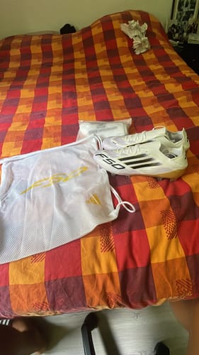 Customer photo review of F50 Elite Lacets FG Road to Glory - Blanc/Noir/Doré
