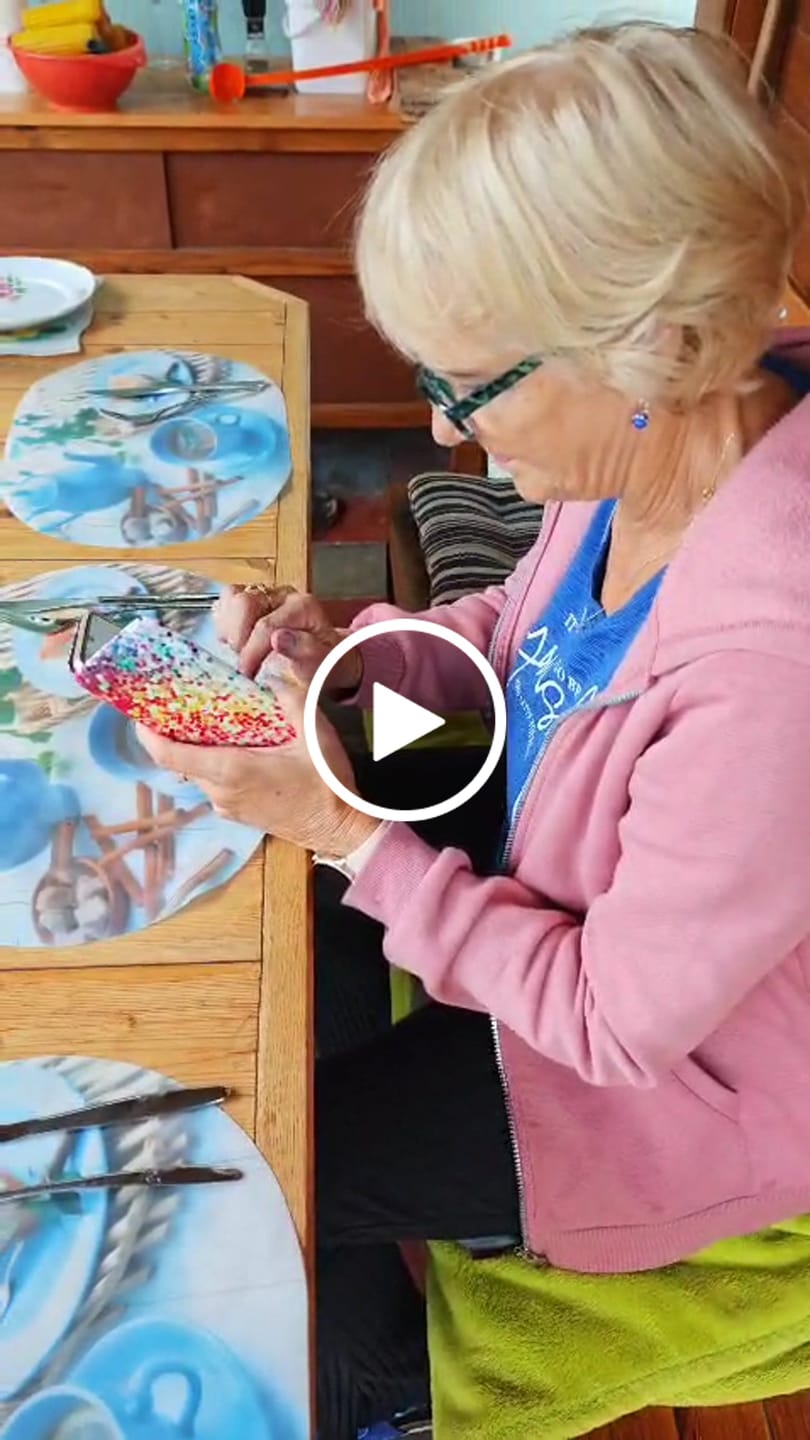 Customer video review of Greeting Video from Africa - Pink Pants