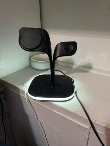 Customer photo review of 5-in-1 Magnetic Wireless Charger Stand for iPhone, Apple Watch, and AirPods