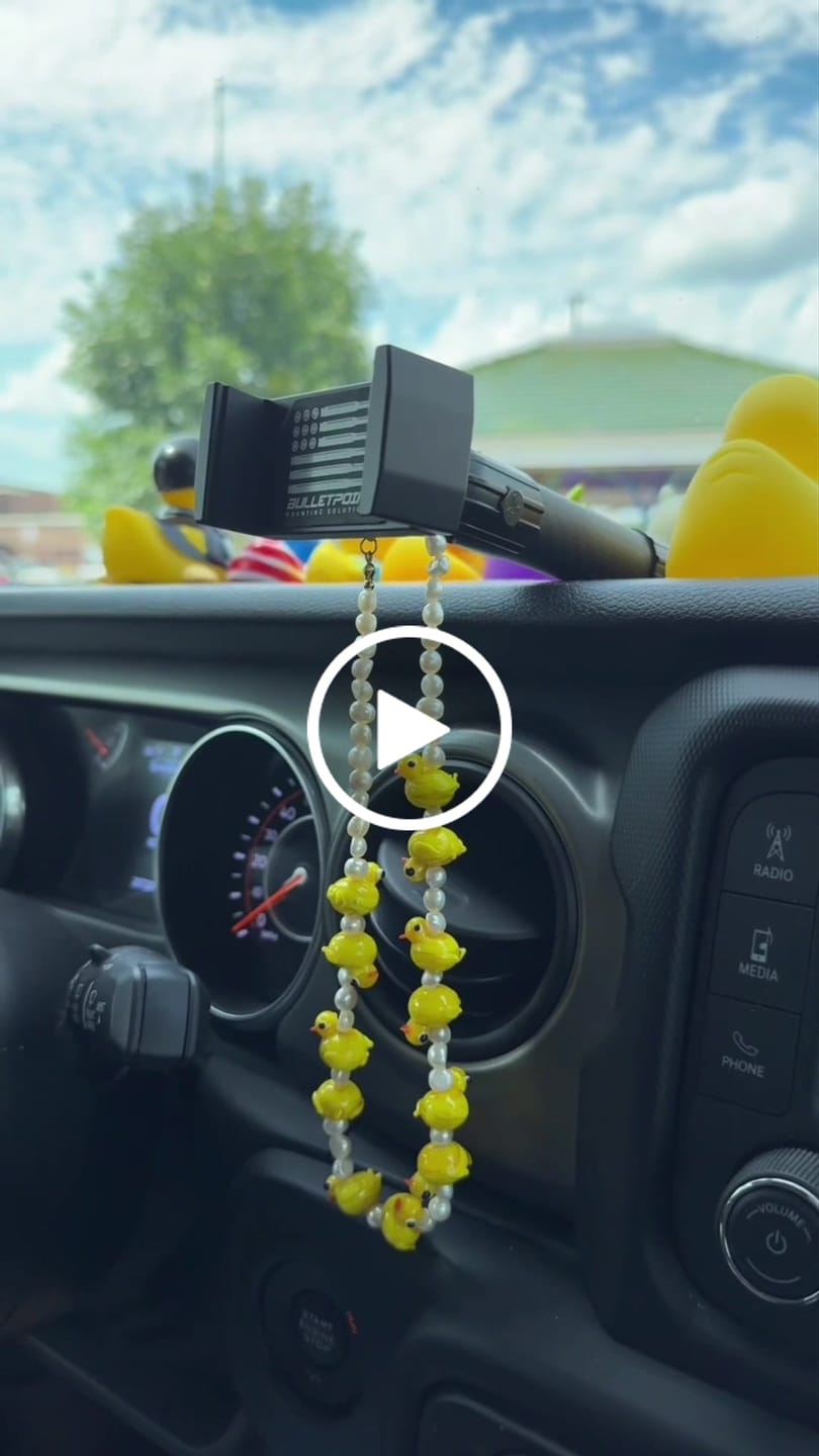 Customer video review of Pearly Duckling Necklace