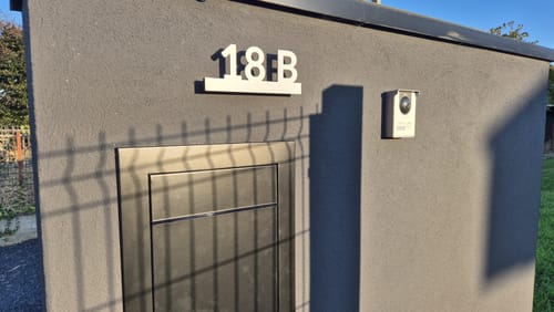 Customer photo review of Numero civico sagomato modello Line 01 Alluminio