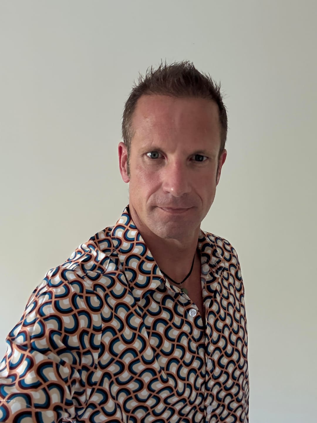 Customer photo review of Men's Retro Button Up Vintage Geometric Circle Cool Summer Beach Short Sleeve Shirt