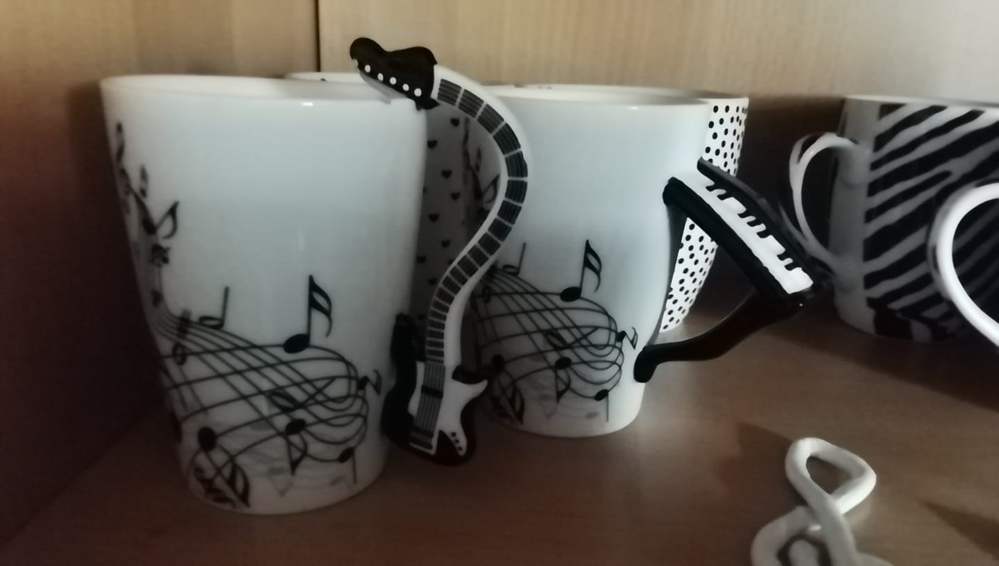 Customer photo review of Originelle Tasse – E-Gitarre