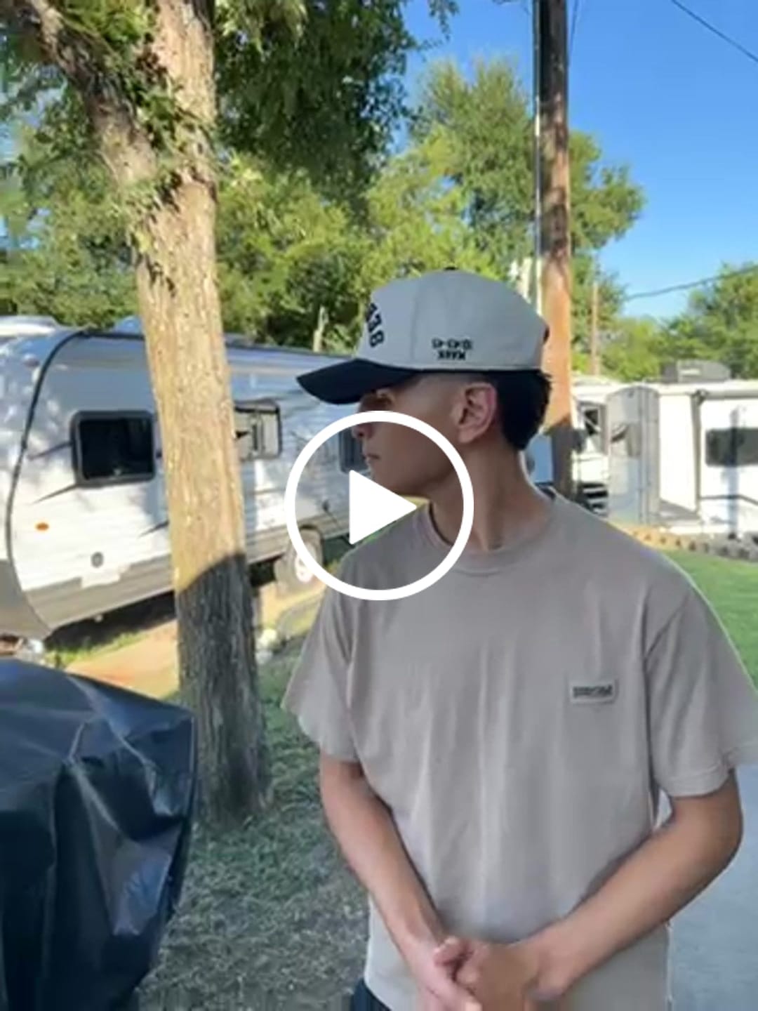 Customer video review of ‘SERVANT’ Premium SnapBack - Cream/Black