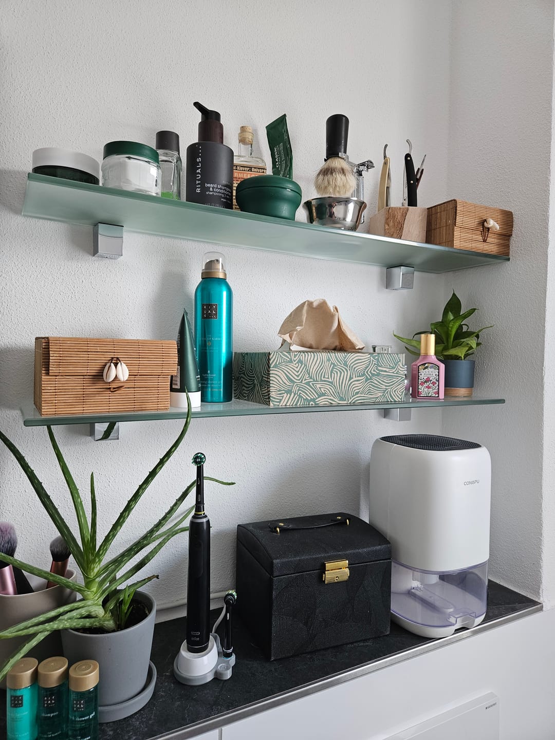 Customer photo review of Glasregal Badezimmer Glasablage, Badregal 8mm Hartglas, GIRA, Chrom Glanz, Satiniertes Glas