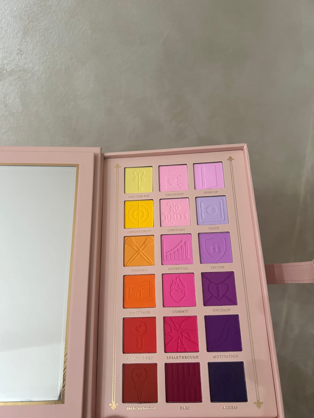 Customer photo review of P. Louise Unlock Your Creativity Rainbow Eyeshadow Palette