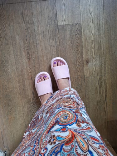 Customer photo review of HappyFlops
