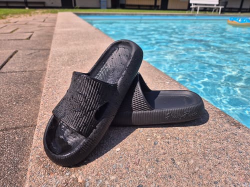 Customer photo review of HappyFlops