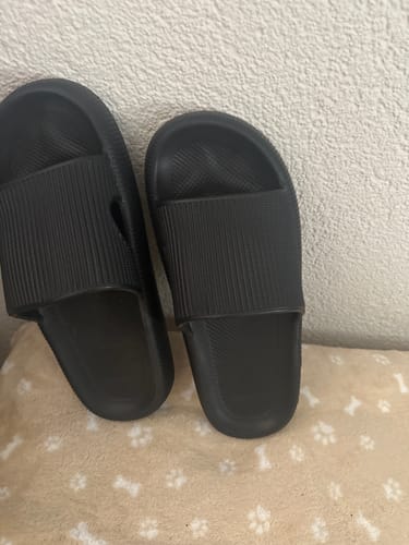 Customer photo review of HappyFlops