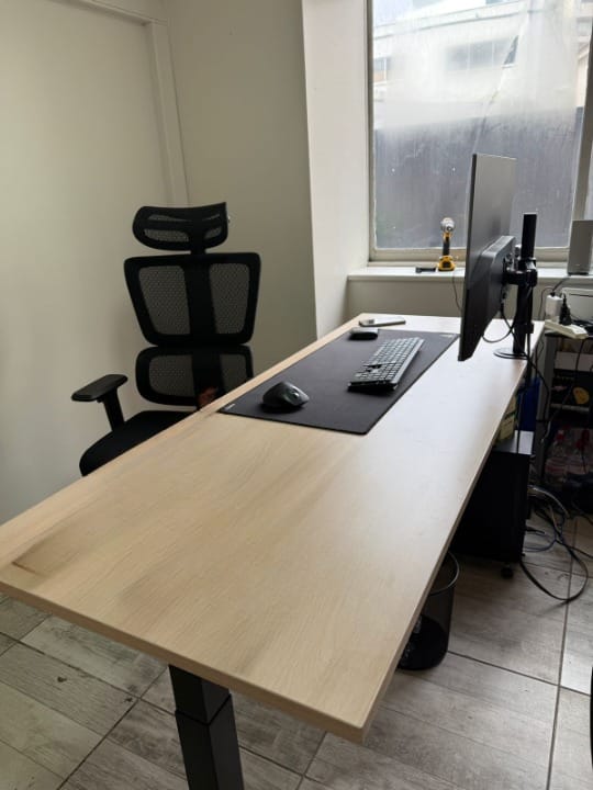 Customer photo review of Escritorio Cosmo Eléctrico Dual 180x70