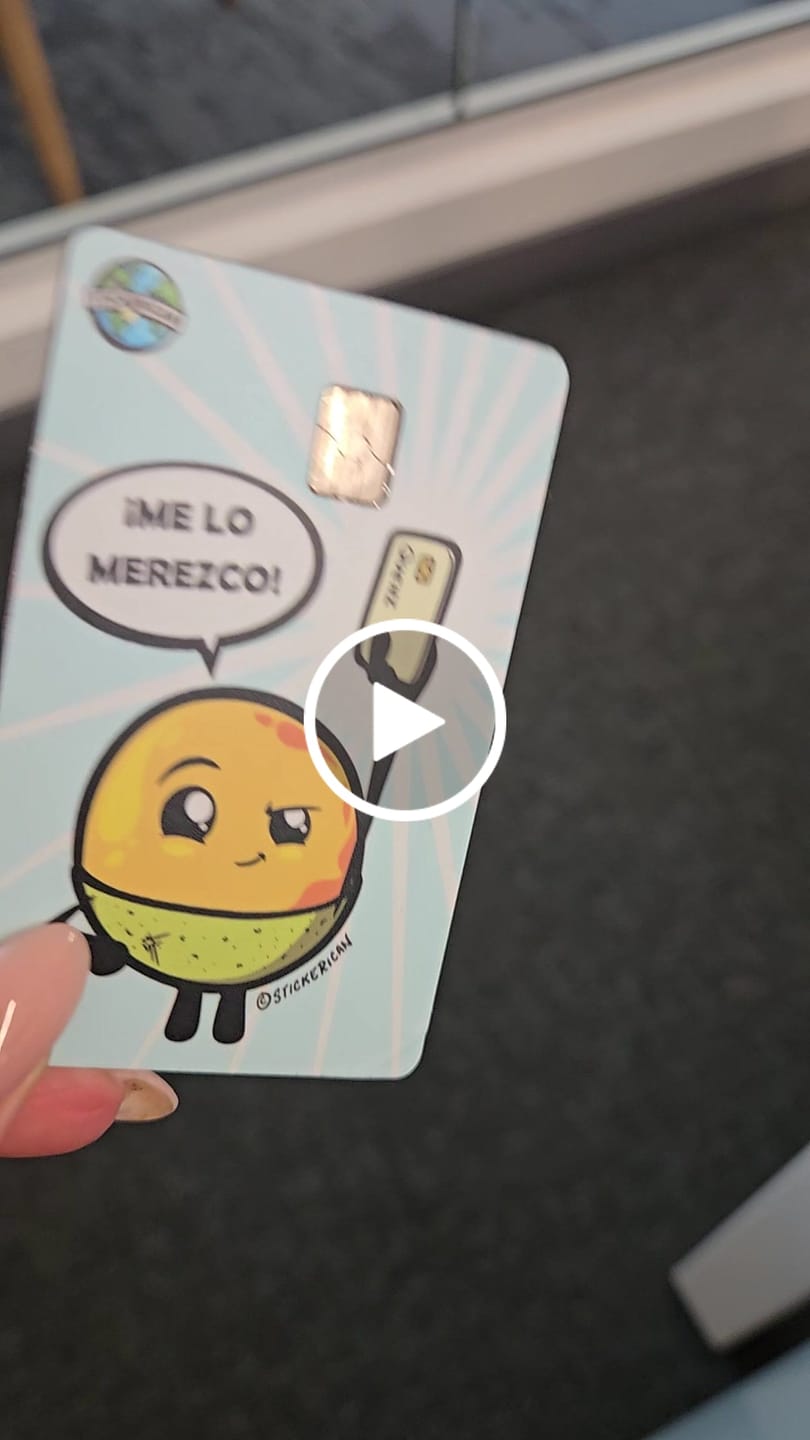 Customer video review of Me Lo Merezco - Sticker para Tarjeta de Crédito