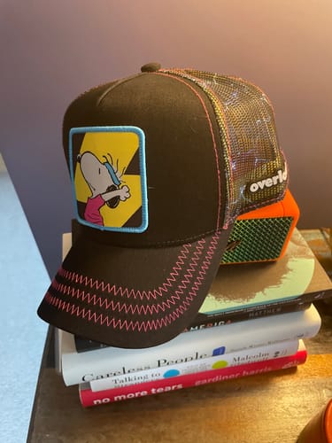 Customer photo review of OVERLORD X Peanuts: Flash Beagle Snoopy Trucker Cap