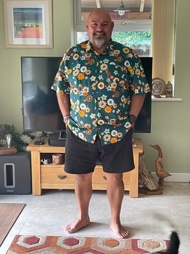 Customer photo review of Chemise hawaïenne à manches courtes et imprimé floral pour homme, verte