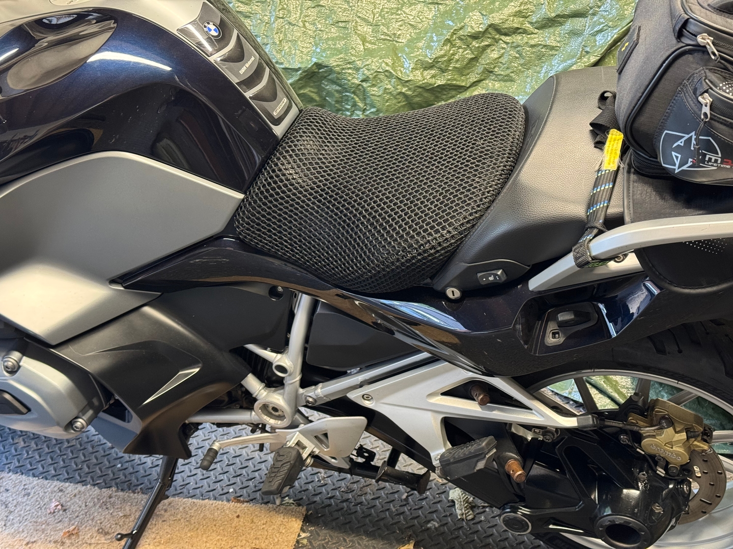 Wind Rider mesh seat cover on a BMW R 1200 RT