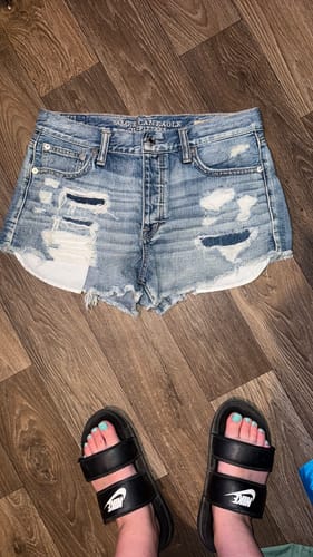 Customer photo review of American Eagle Outfitters Women's Secondhand Wholesale Clothing