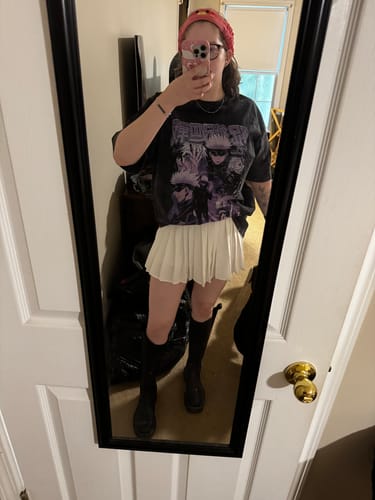 Customer photo review of Jujutsu Kaisen Satoru Gojo Vintage T-Shirt