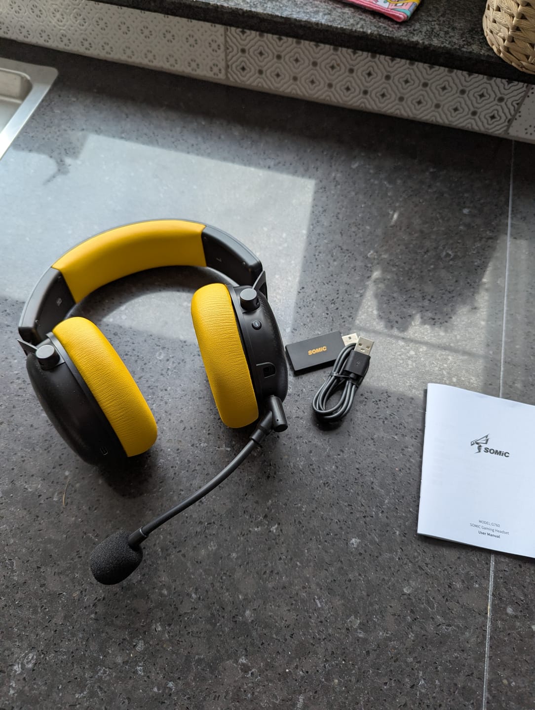 Customer photo review of SOMiC G Series - Wireless Gaming Headset with Detachable Mic - 3 Connection Modes: Bluetooth, 2.4G USB Dongle, Wired 3.5mm - Compatible with PS5 / PS4 / PC / Computer / Phone / XBOX / Switch