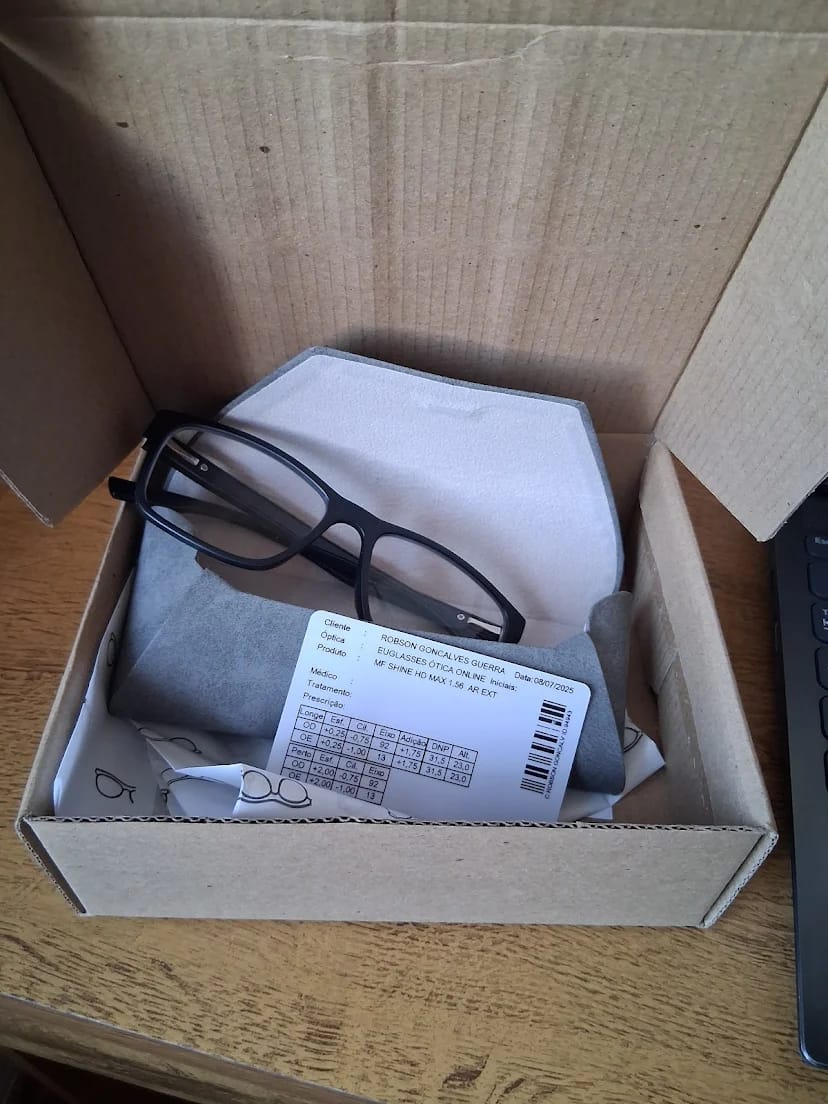 Customer photo review of Óculos de Grau Thrust