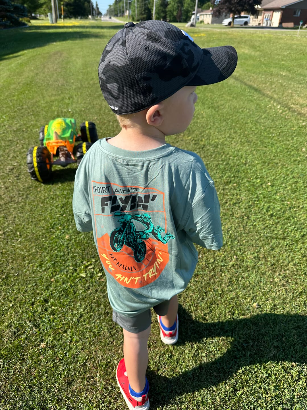 Customer photo review of If Dirt Ain't Flyin' - T-Shirt