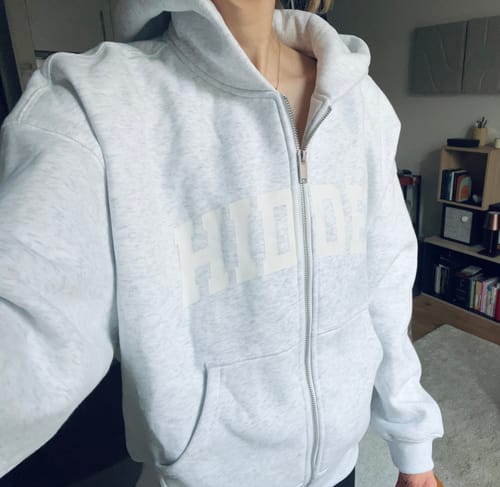 Customer photo review of HIDDEN ZIP HOODIE LIGHT GREY