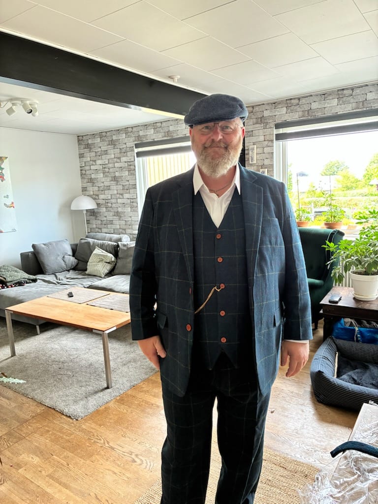 Customer photo review of Navy Herringbone 100% Wool Tweed Golfing Ivy Flat Cap