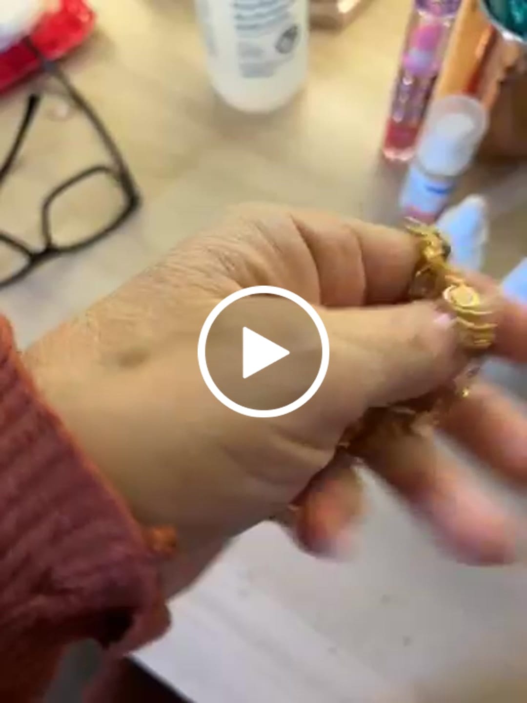 Customer video review of Colar Chloé Banhado em Ouro 18k