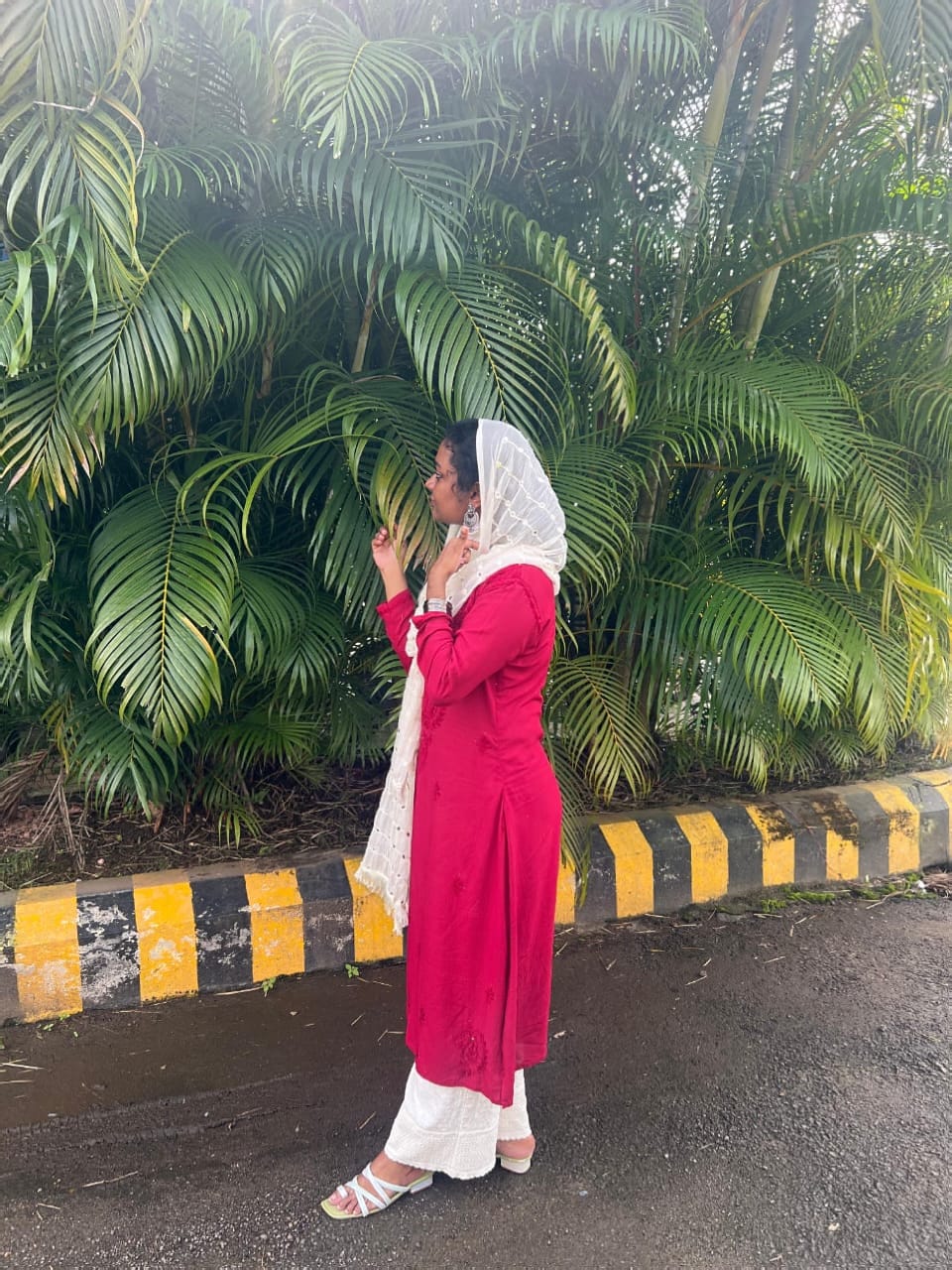 Customer photo review of Maroon Rayon mukaish Long Kurta
