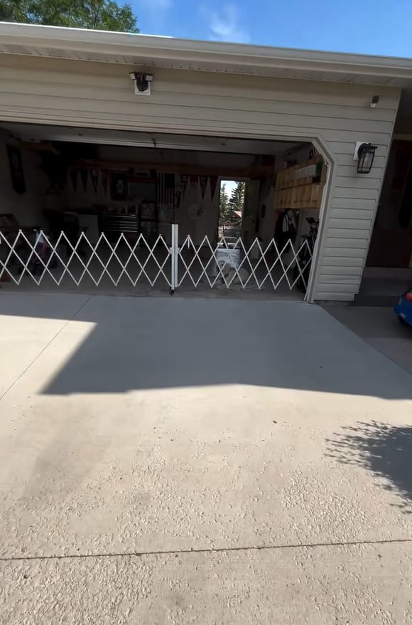 Customer photo review of Fairybaby Extra Wide Retractable Outdoor Dog Gate,Expandable Portable Fence