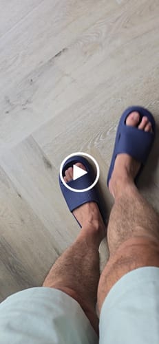 Customer video review of HappyFlops