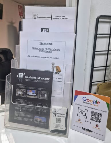 Customer photo review of Expositor Reseñas Google NFC y QR
