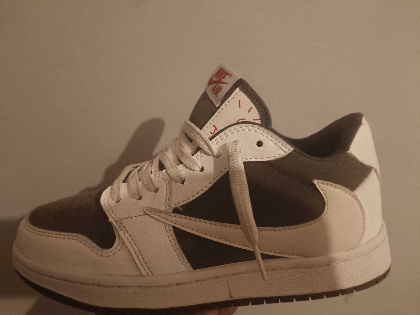 Customer photo review of Tenis Travis Low Reverse Moca