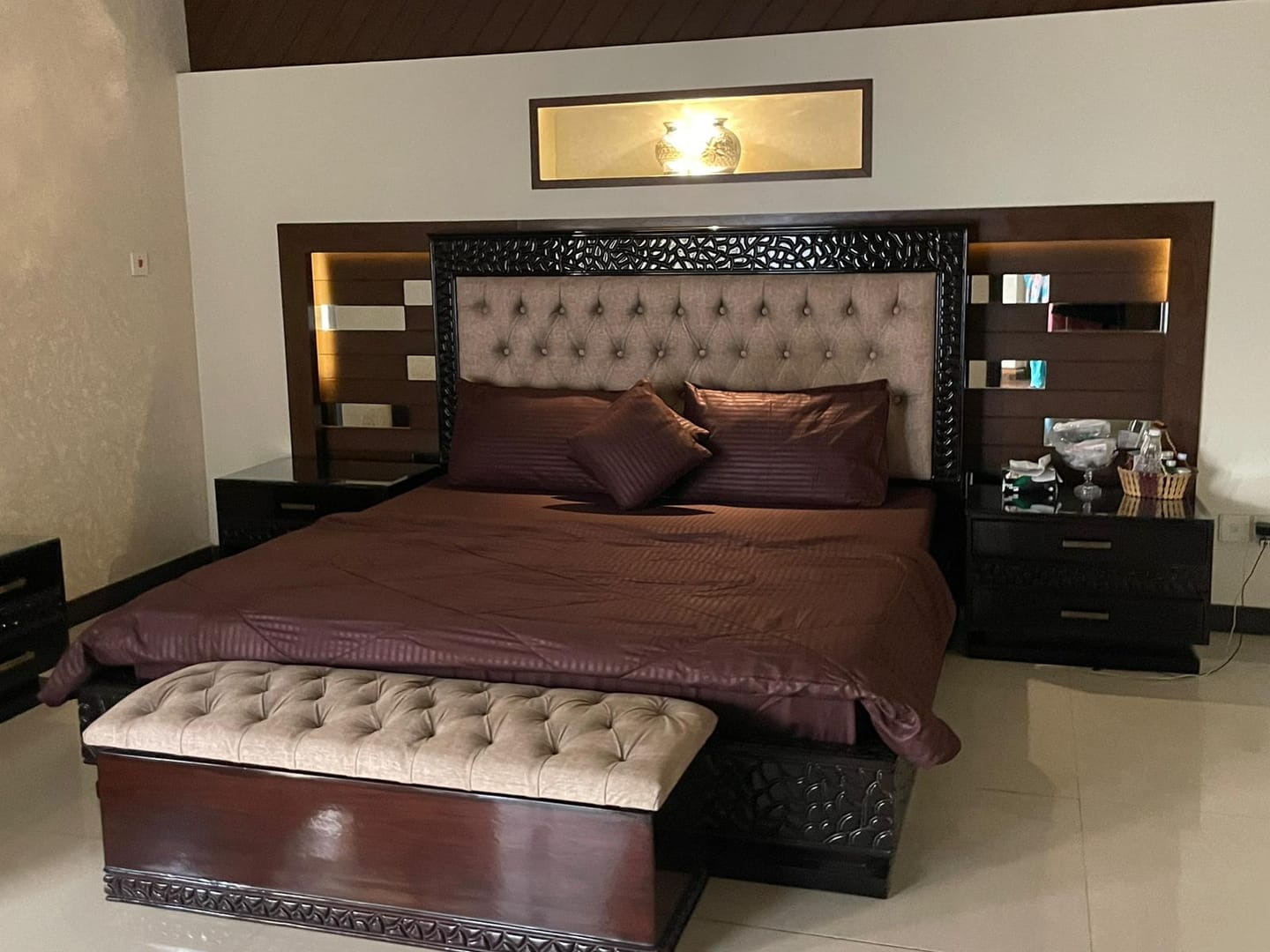 Customer photo review of MAROON stripe summer comforter set-8 pcs