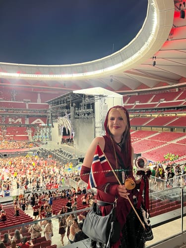 Customer photo review of Hoodie cowl neck irregular gloves sheer mesh top